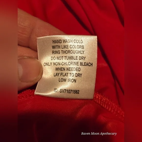 NWT Elegant Red  Gown Over the Neck - Picture 10 of 14